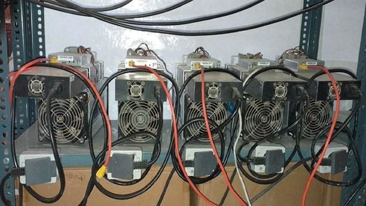 کشف ۲۰ دستگاه تولید ارز دیجیتال قاچاق در فردیس