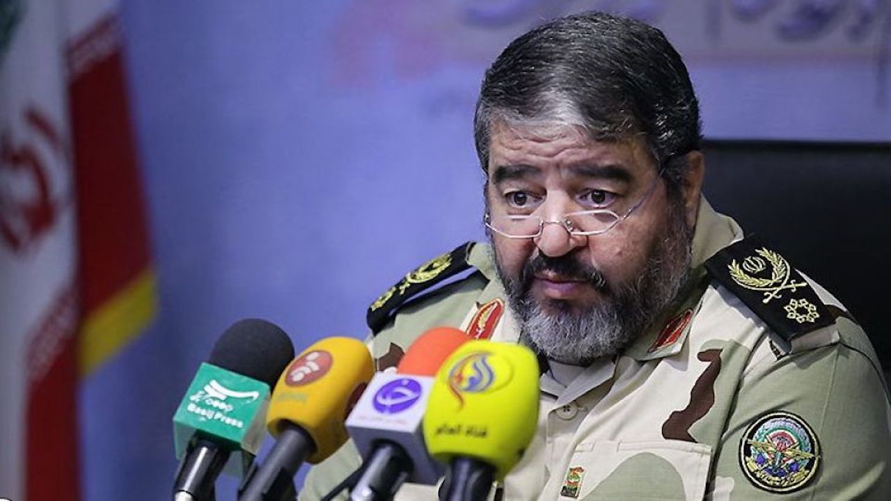 سرو مقاومت در برابر طوفان حادثه سر خم نمی کند