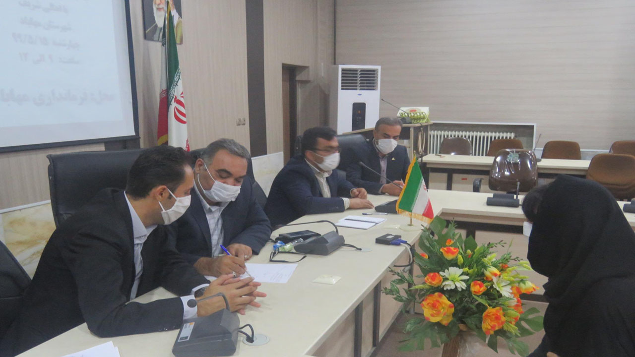 دیدار مدیرکل صندوق کارآفرینی آذربایجان غربی با کارآفرینان مهاباد