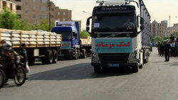 بسته کمک‌های مومنانه که با پرچم حرم حضرت زینب (س) متبرک شده است + فیلم