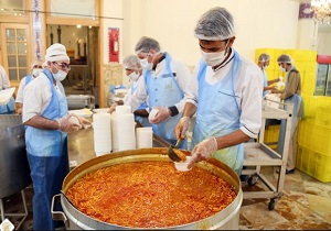 ۳۰ هزار پرس غذای گرم در مناطق محروم قم توزیع می شود