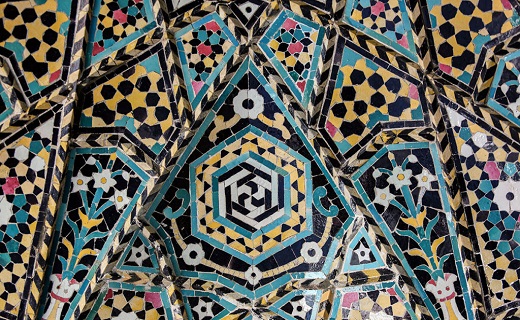 جلوه هایی از نقش و نگار نام زیبای امیرالمومنین(ع) در حرم بانوی کرامت