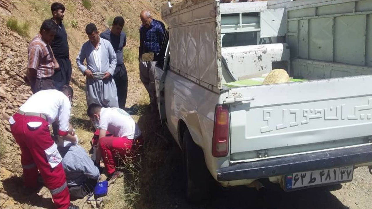 تصادف با تیر چراغ برق در مهاباد حادثه آفرید