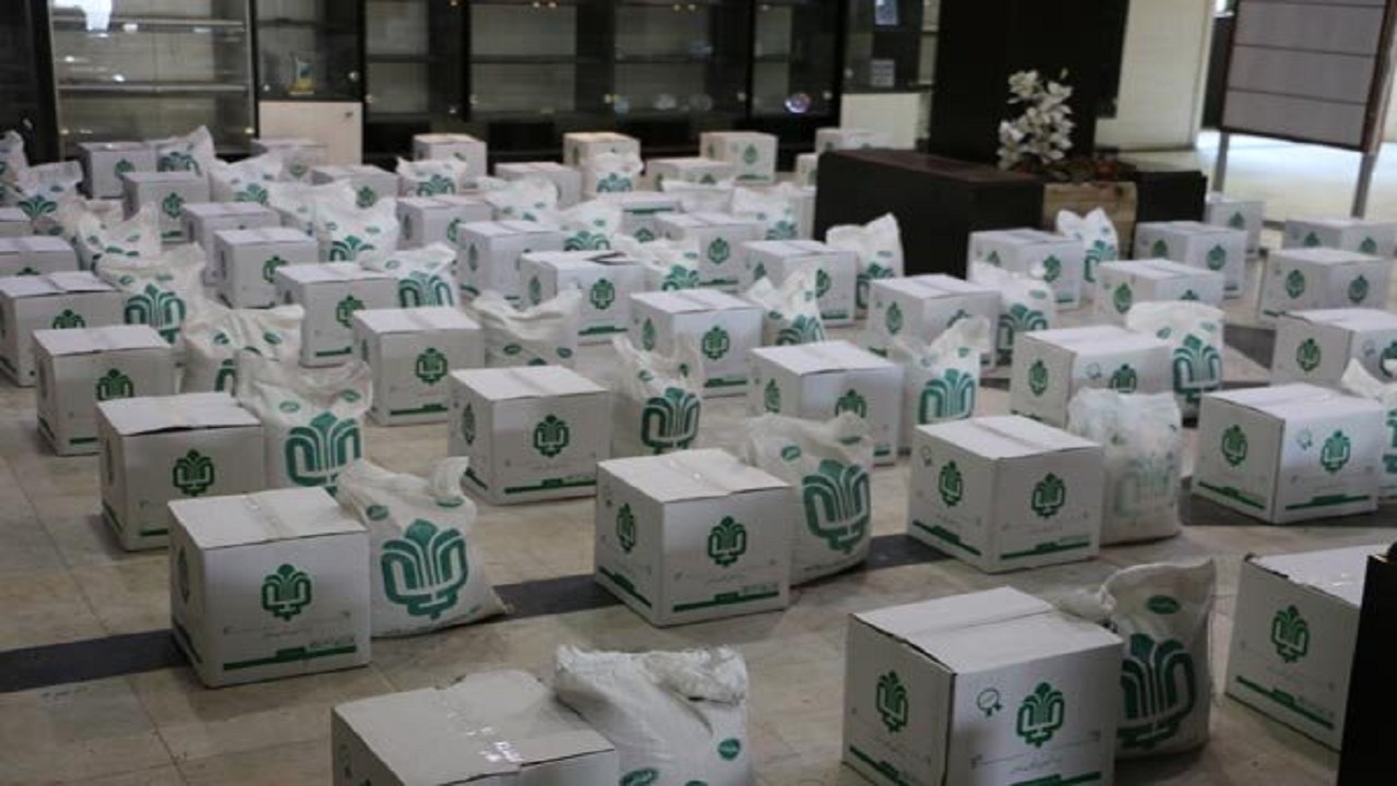 توزیع بسته معیشتی بین فعالان نیازمند قرآنی در قزوین