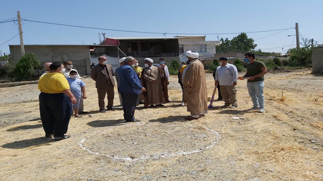 سالن چند منظوره با کلنگ نذورات روستاییان قاسم آباد آقا به زمین خورد