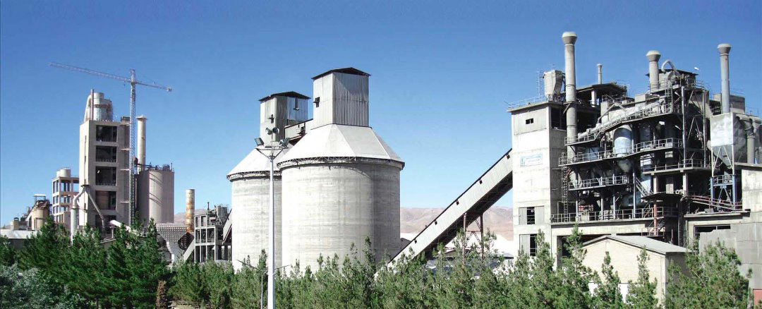 کارخانه‌های آلاینده تهدیدی برای سلامتی شهروندان/ اما و اگر‌های انتقال کارخانه سیمان