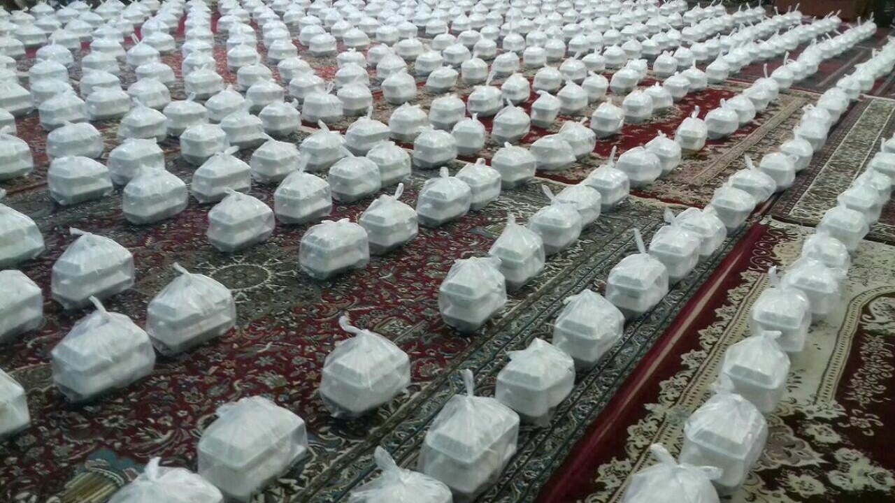 توزیع غذایی گرم در شهر چهاربرج همزمان با عید غدیر + تصاویر