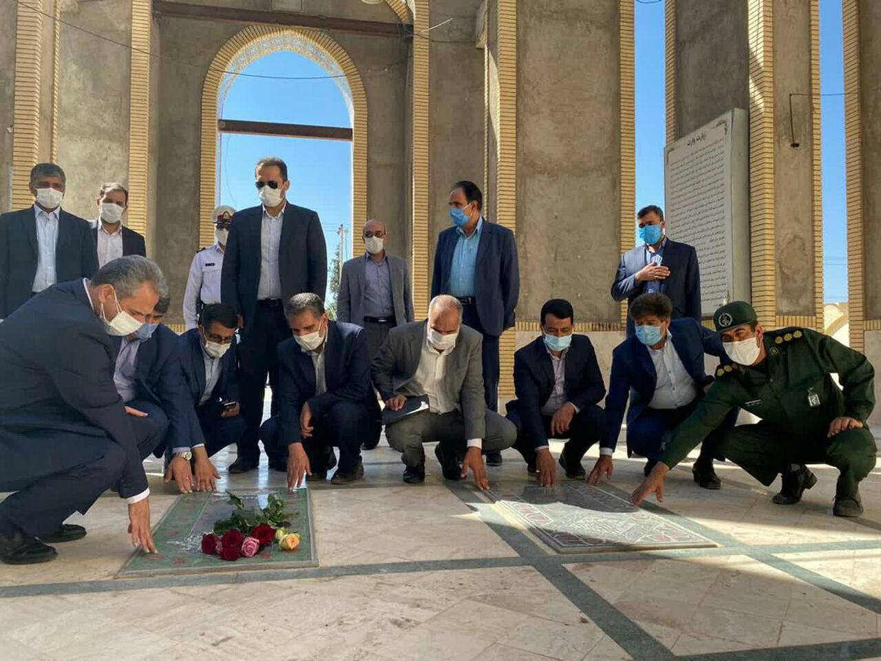 ادای احترام وزیر جهادکشاورزی به مقام شامخ شهدای مهریز  