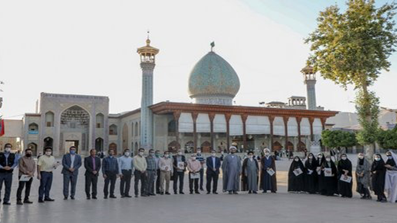 تقدیر از برگزیدگان جشنواره عکس همسایگان آفتاب در حرم مطهر شاهچراغ (ع)