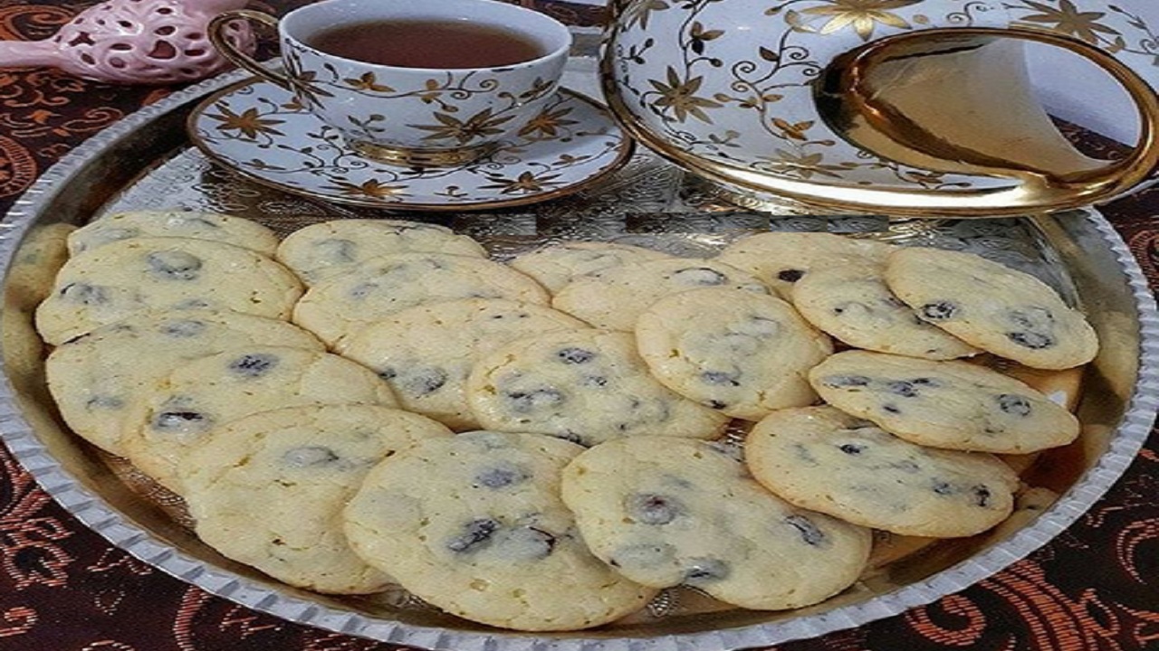 طرز تهیه شیرینی کشمشی