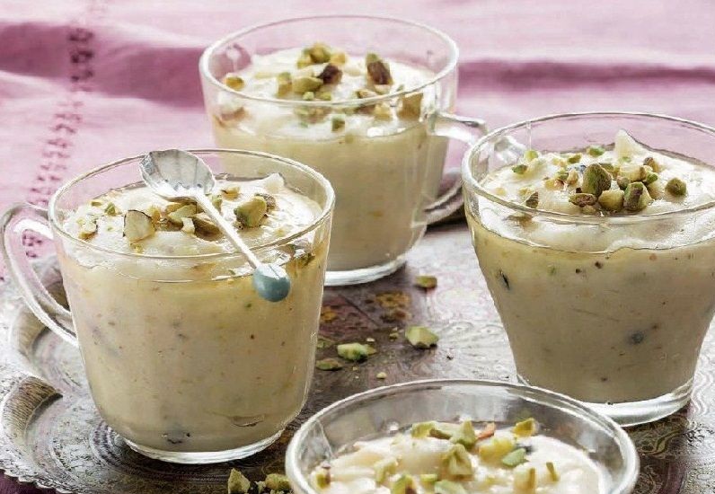 طرز تهیه فوری معجون شیر پسته و شیر خرما مقوی خانگی