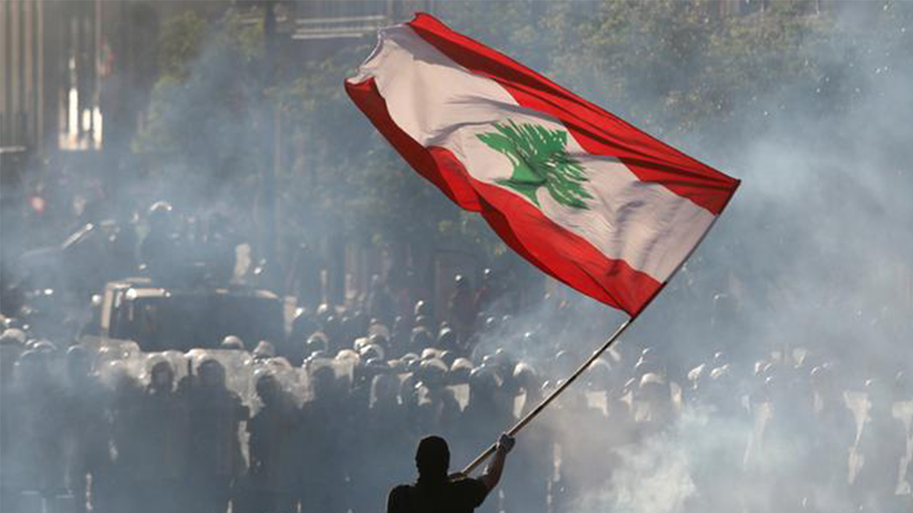 غرب می خواهد تا خفگی لبنان زانویش را بر گلوی آن بفشارد