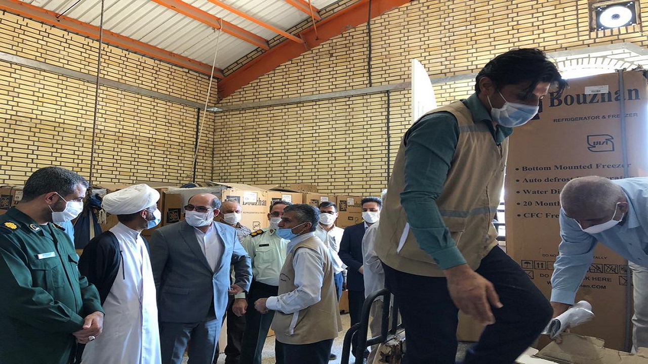 کمک به سیل زدگان خرمشهری با توزیع ۲۱۰۰قلم کالای خانگی