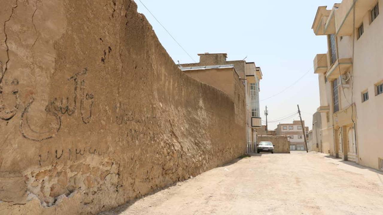 خانه‌های متروکه و مستعد خطر در کازرون شناسایی و تخریب می‌شوند