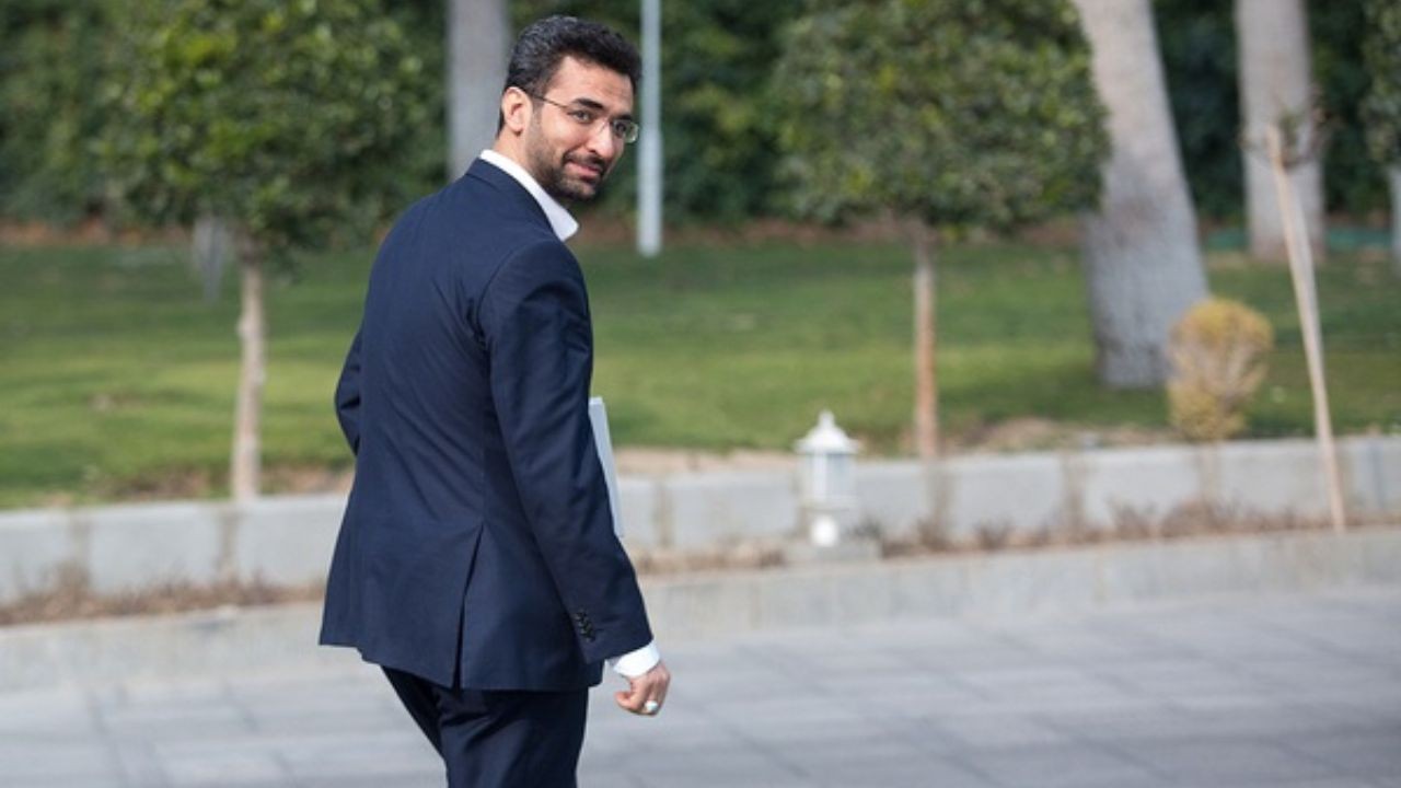 آذری‌جهرمی: قهر نکردم