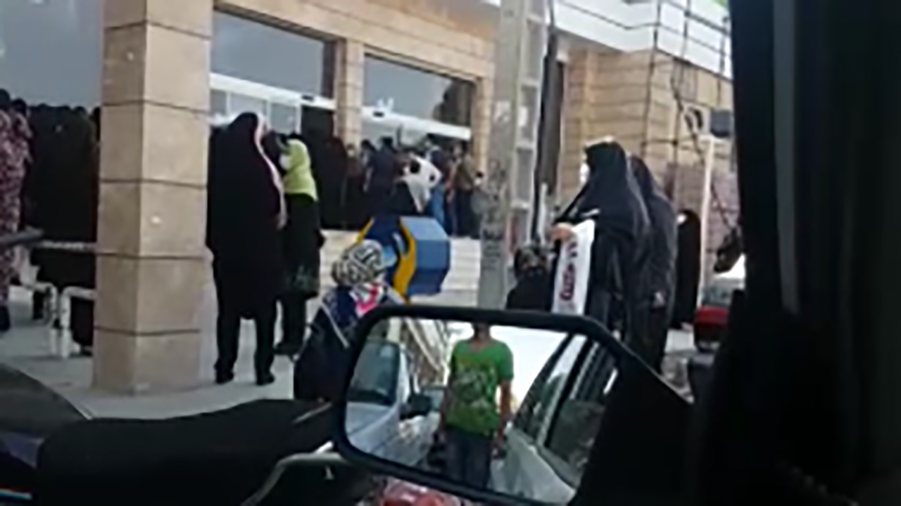 ازدحام شهروندان کرمانی در فروشگاه رفاه و خطر شیوع کرونا + فیلم
