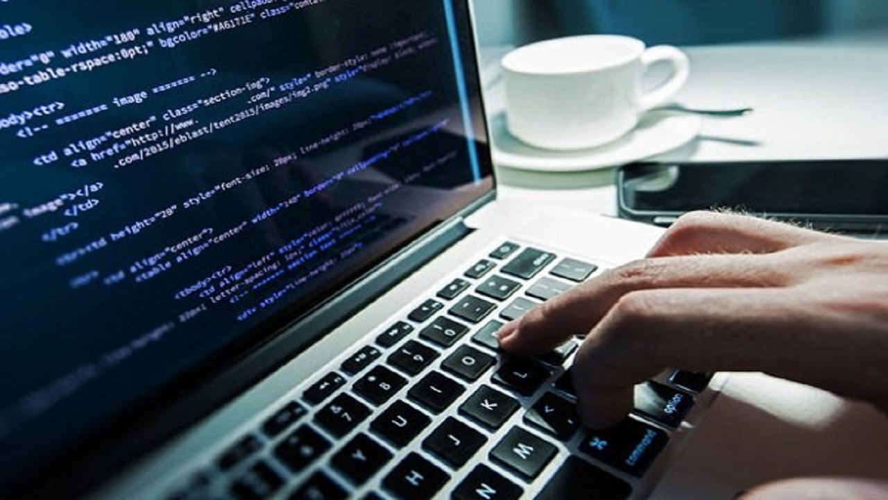 استخدام برنامه نویس در یک شرکت معتبر