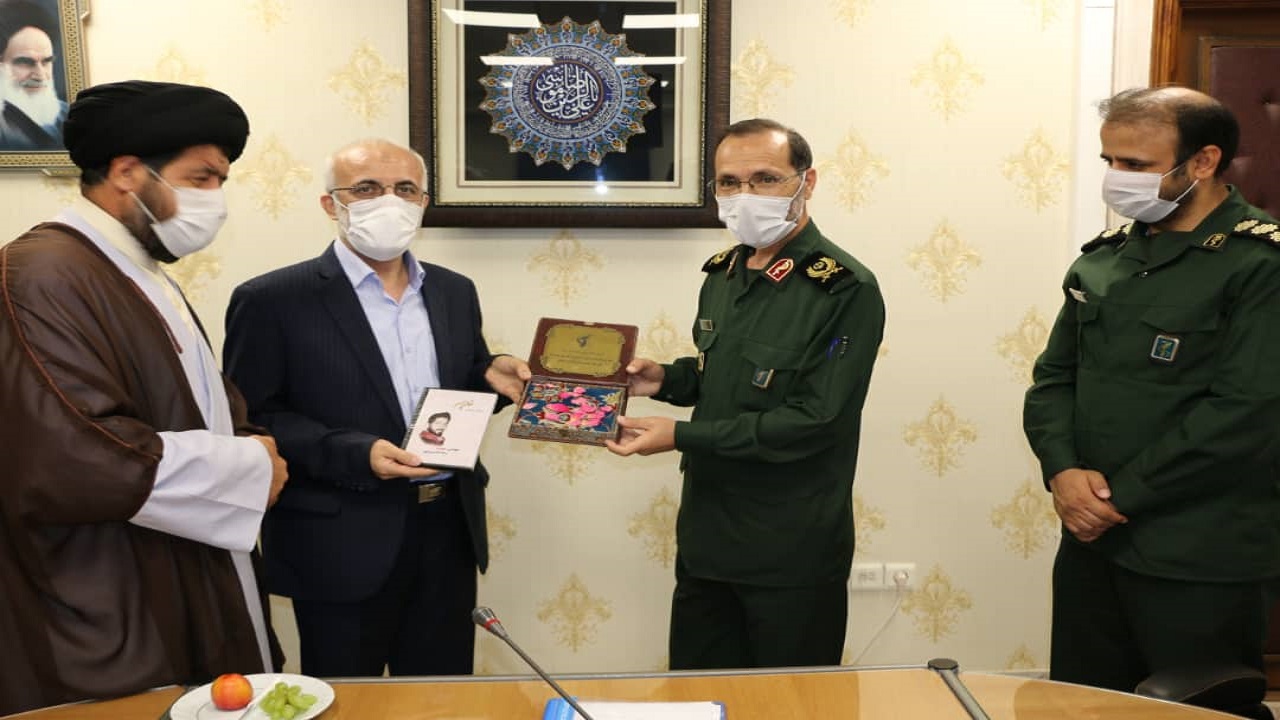 تجلیل جانشین قرارگاه ثامن الائمه (ع) در شمال شرق کشور از صداوسیمای خراسان رضوی