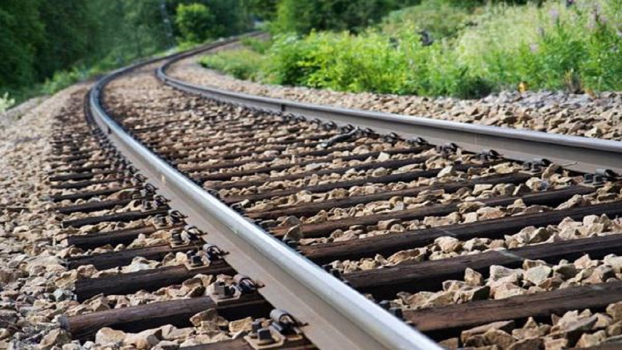 راه آهن اردبیل به زودی تکمیل می شود / ضرر هزار میلیارد تومانی شرکت های حمل و نقل ریلی از کرونا
