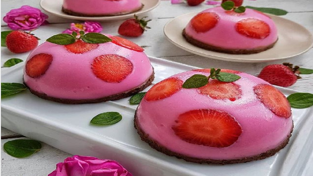 طرز تهیه چیز دسر توت فرنگی