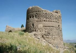 بنای تاریخی کهنه قلعه مشگین شهر احیای عین به عین می‌شود