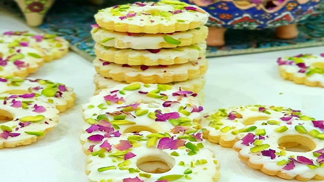 طرز تهیه رینگ پسته و شکلات یک شیرینی مدرن