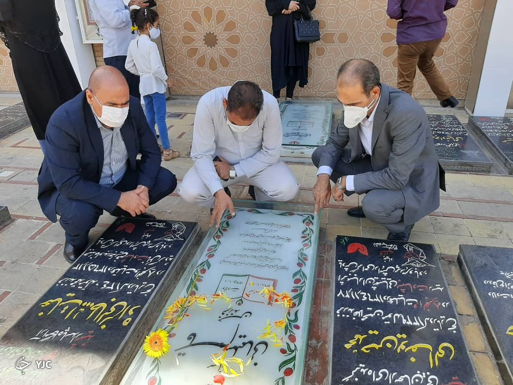 حضور مدیر روابط&zwnj;عمومی سازمان لیگ فوتبال بر سر مزار سردار دل&zwnj;ها 