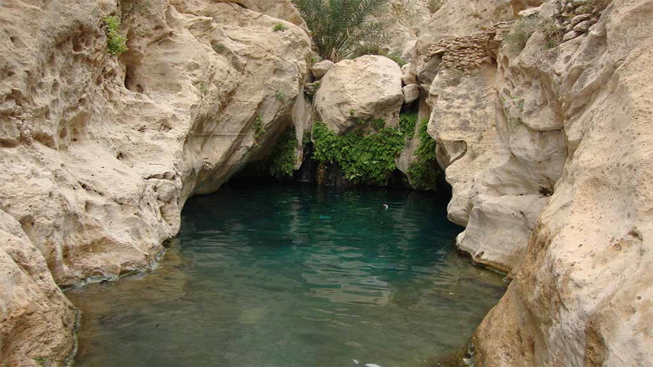 مرمت چشمه های طبیعی درشهرستان دامغان