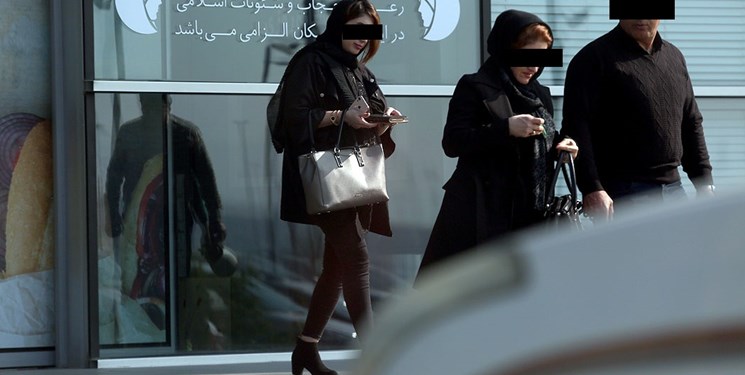 از نظارت پلیس بر واحدهای صنفی تا برخورد با بدحجابی و فروش مانتوهای شیشهای + تصاویر از نظارت پلیس بر واحدهای صنفی تا برخورد با بدحجابی و فروش مانتوهای شیشهای + تصاویر