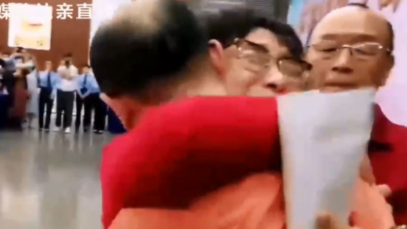 پسر گمشده، بعد از ۳۰ سال مادرش را پیدا کرد پسر گمشده، بعد از ۳۰ سال مادرش را پیدا کرد