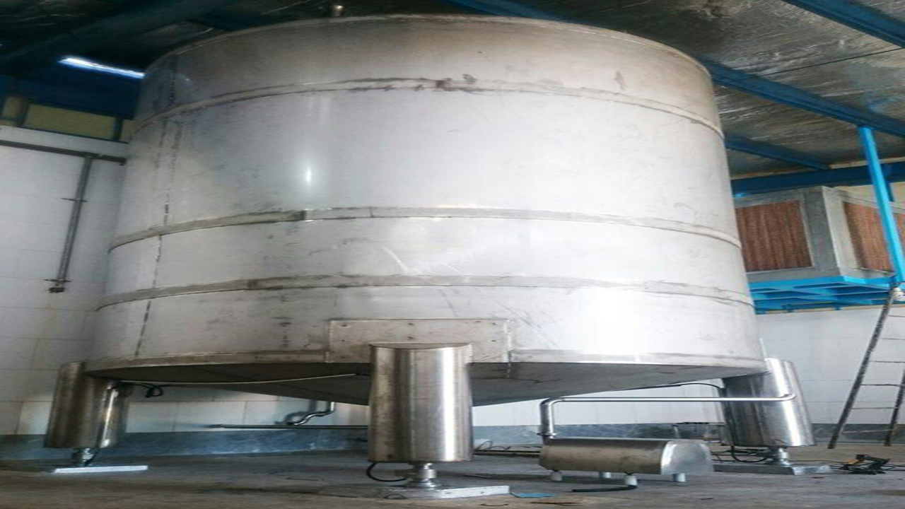 ترکیدگی یکی از مخازن کارخانه الکل در اقلید