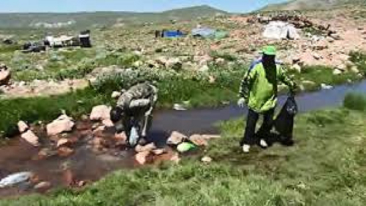 پاکسازی ۲۰ هکتار از مراتع ملی شهرستان بناب
