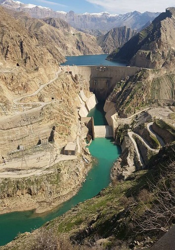 تصویری افقی از سد کارون ۳