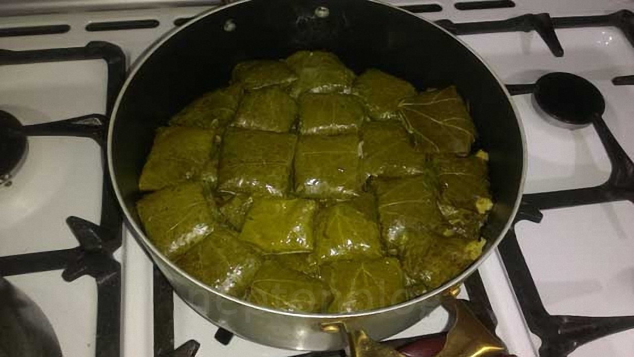 دلمه برگ مو را چگونه خوش طعم‌تر کنیم؟