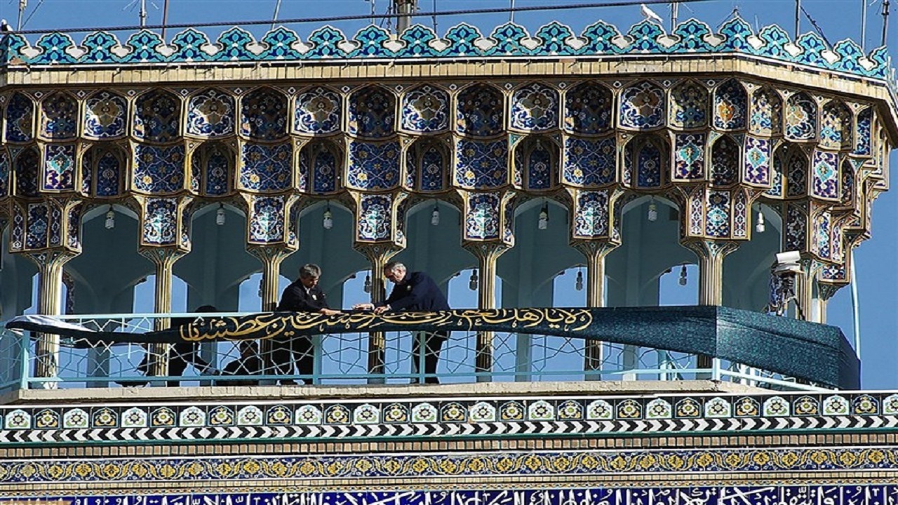 حرم مطهر رضوی عزادار  اباعبدالله الحسین (ع) می‌شود