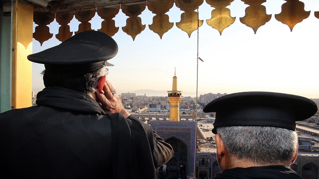 آیین سنتی صلات در حرم امام رضا(ع) برگزار شد