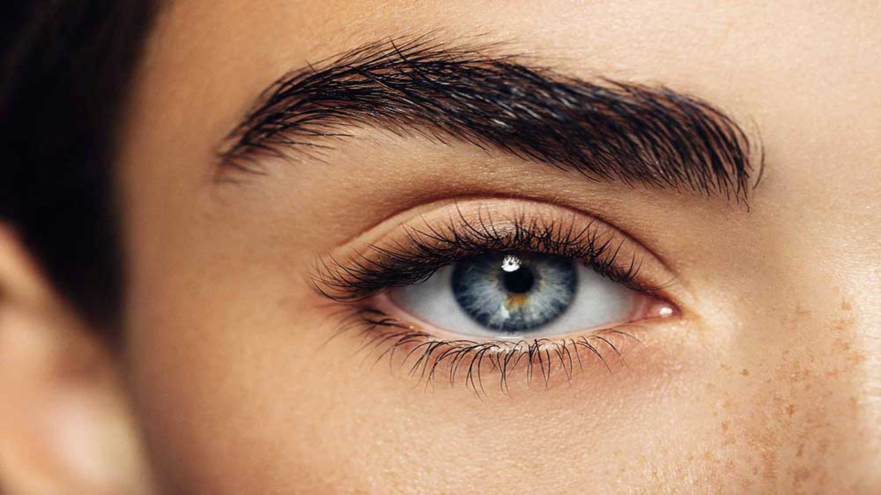 روش‌های خانگی برای پرپشت و پهن کردن ابرو‌ها