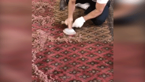 روشی جالب برای ترمیم قالی + فیلم