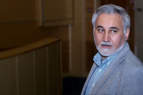 چه کسی جانشین عارف می&zwnj;شود؛ چریک پیر یا مارتین لوتر انقلاب