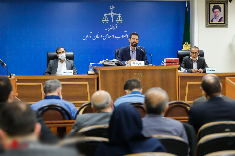 ویلاهای چند ده میلیارد دلاری متهمان پتروشیمی در خارج از کشور/ پرداخت حقوقی بیشتر از حقوق صدراعظم آلمان به برخی از مدیران