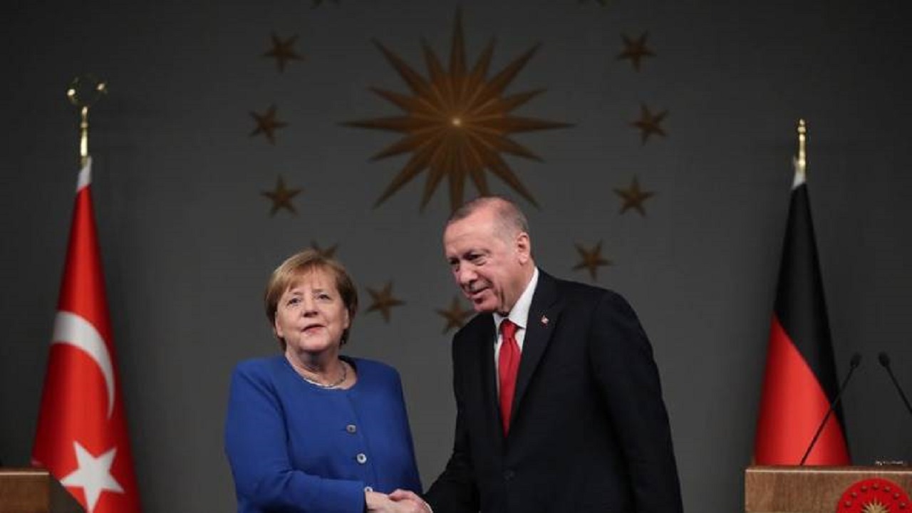 مرکل به اردوغان در مورد مسئله یونان هشدار داد