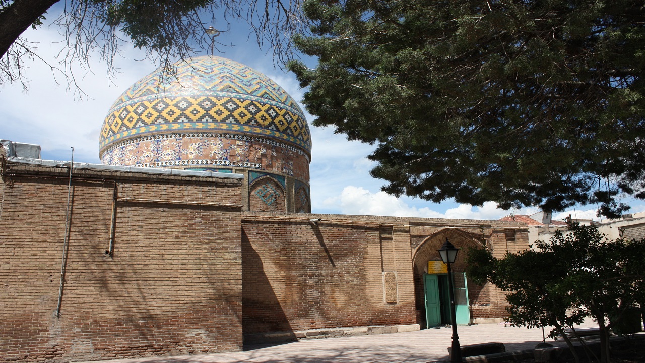 مرمت گنبد امام زاده آمنه خاتون قزوین