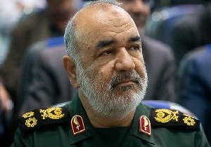 سردار سلامی فقدان مادر شهیدان حیدریان را تسلیت گفت