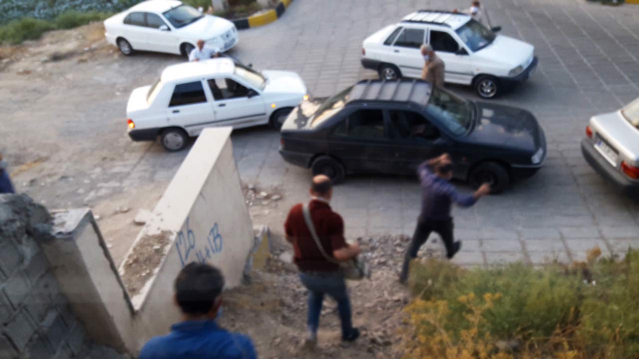 اوضاع نامناسب ایستگاه قطار نسیم شهر/ اندازه نبودن سکوی ایستگاه در برابر تعداد واگن‌ها + فیلم