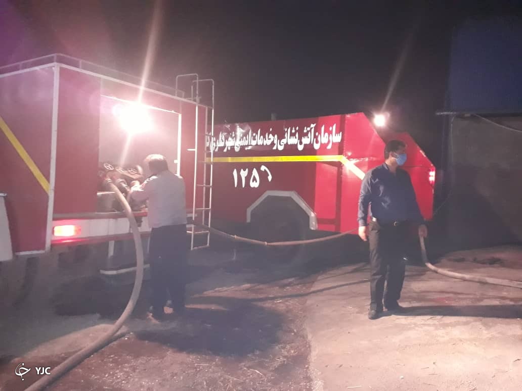 تلاش آتش&zwnj;نشانان کازرونی برای مهار آتش