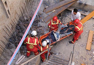 نجات جان کارگر سنندجی بعد از سقوط از ساختمان