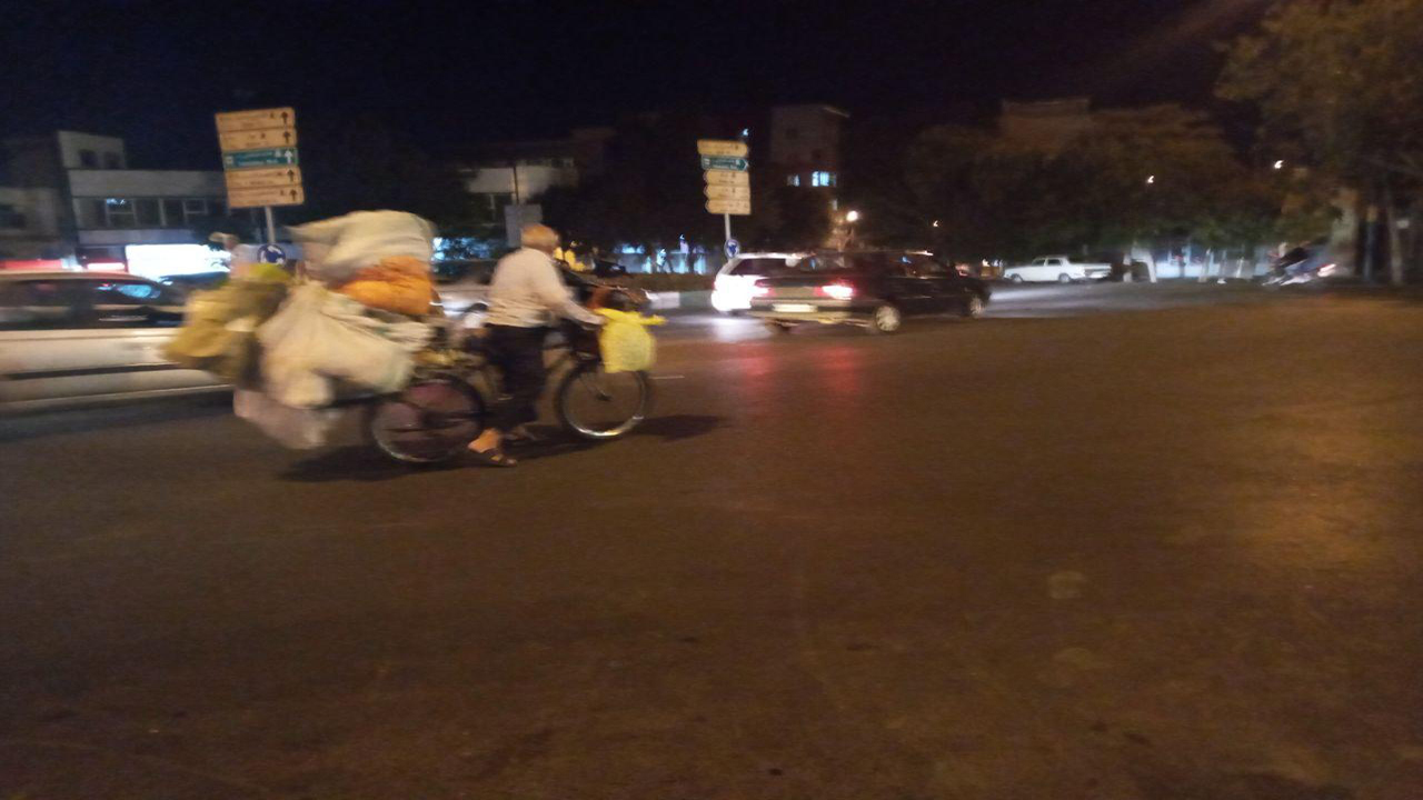حمل غیرمجاز بار با دوچرخه + فیلم