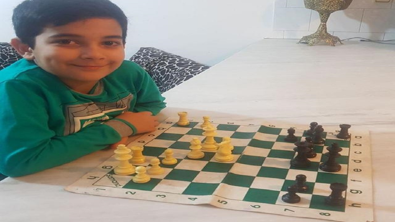 قهرمان ۱۰ ساله شطرنج در آرزوی یک مربی