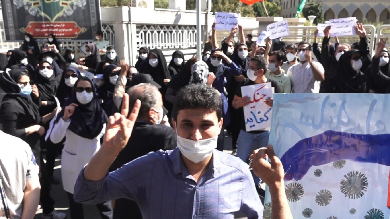 تجمع کادر درمانی بیمارستان خورشید برای دریافت مطالبات