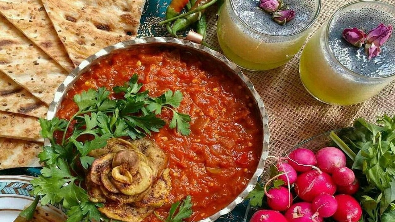 آموزش آشپزی؛ از خورش فندق قاتق تا طرز تهیه شیره انجیر و سرکه انگبین + تصاویر